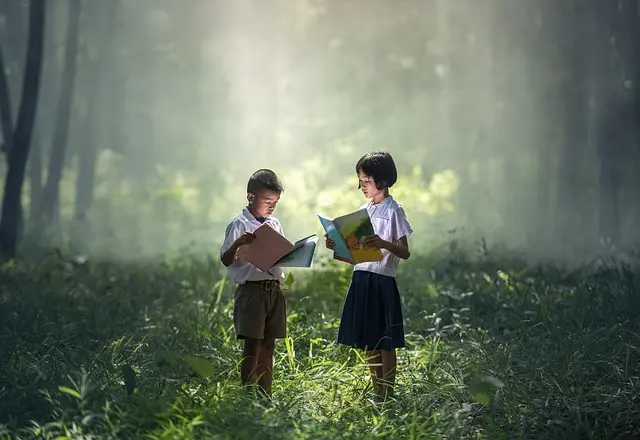 Comment encourager les enfants à jouer avec les langues